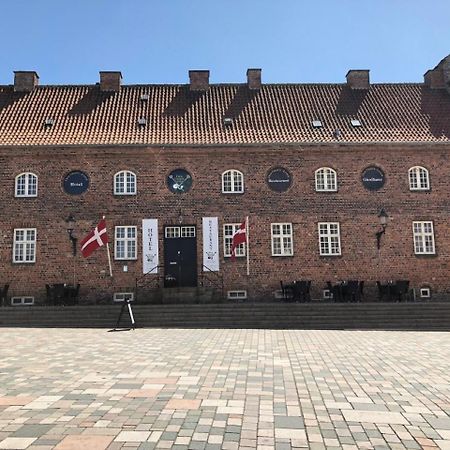 Bed and Breakfast Den Gamle Arrest à Ribe Extérieur photo