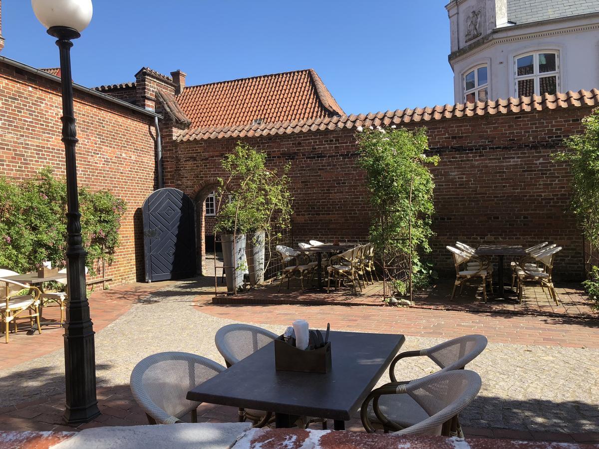 Bed and Breakfast Den Gamle Arrest à Ribe Extérieur photo