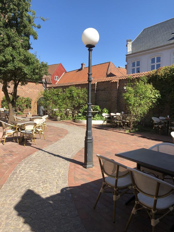 Bed and Breakfast Den Gamle Arrest à Ribe Extérieur photo